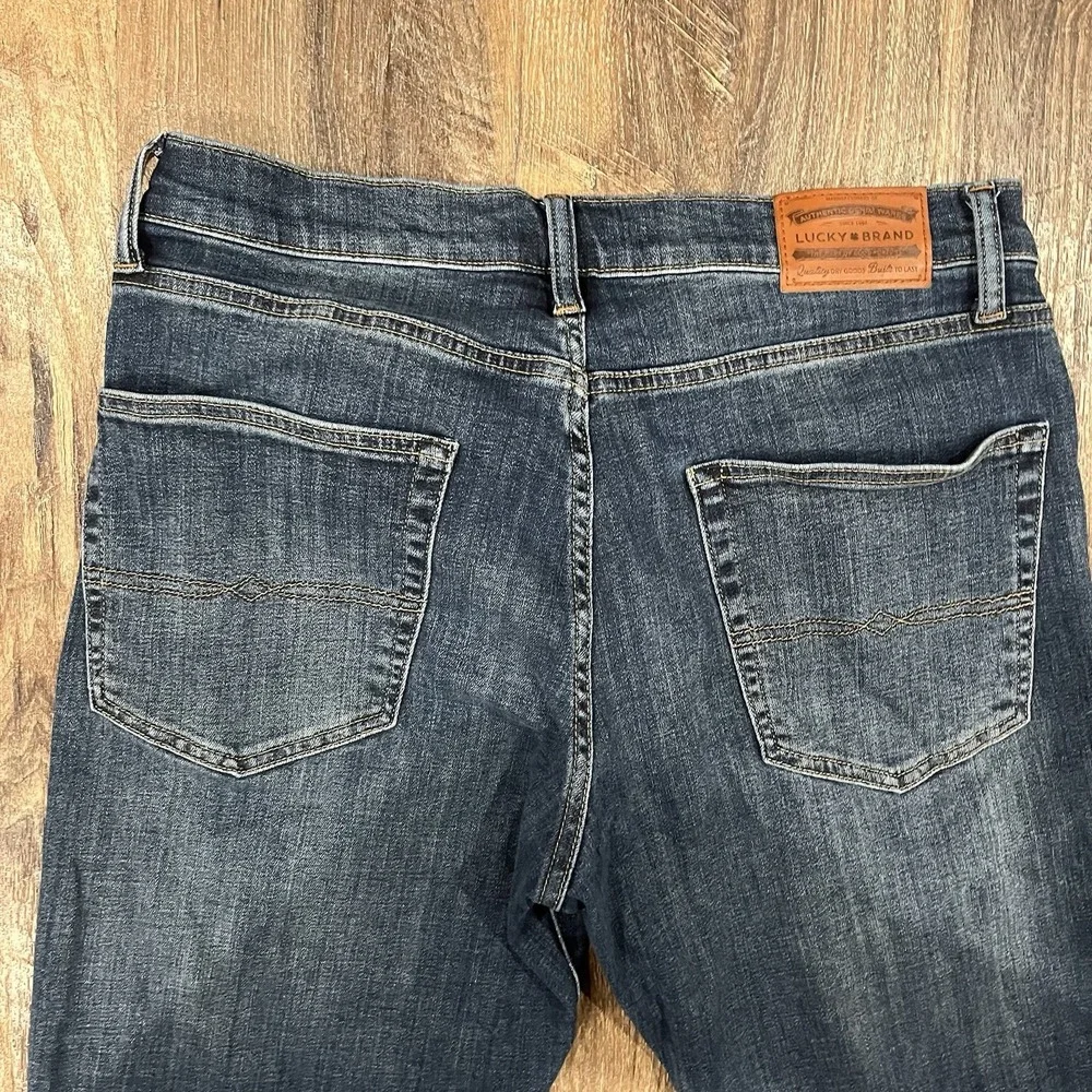 Lucky Brand 410 Men's Athletic Straight Blue Jeans 33x34